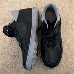 Stride Rite Unisex-Child SRT Ryker Sneaker BRAND NEW NEVER WORN